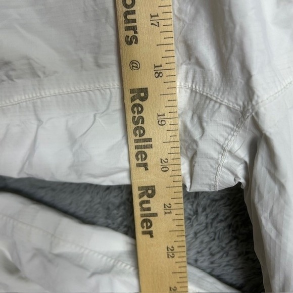 North Face HyVent Jacket Womens Small White Hooded Waterproof Windbreaker SPOTS - Picture 14 of 16
